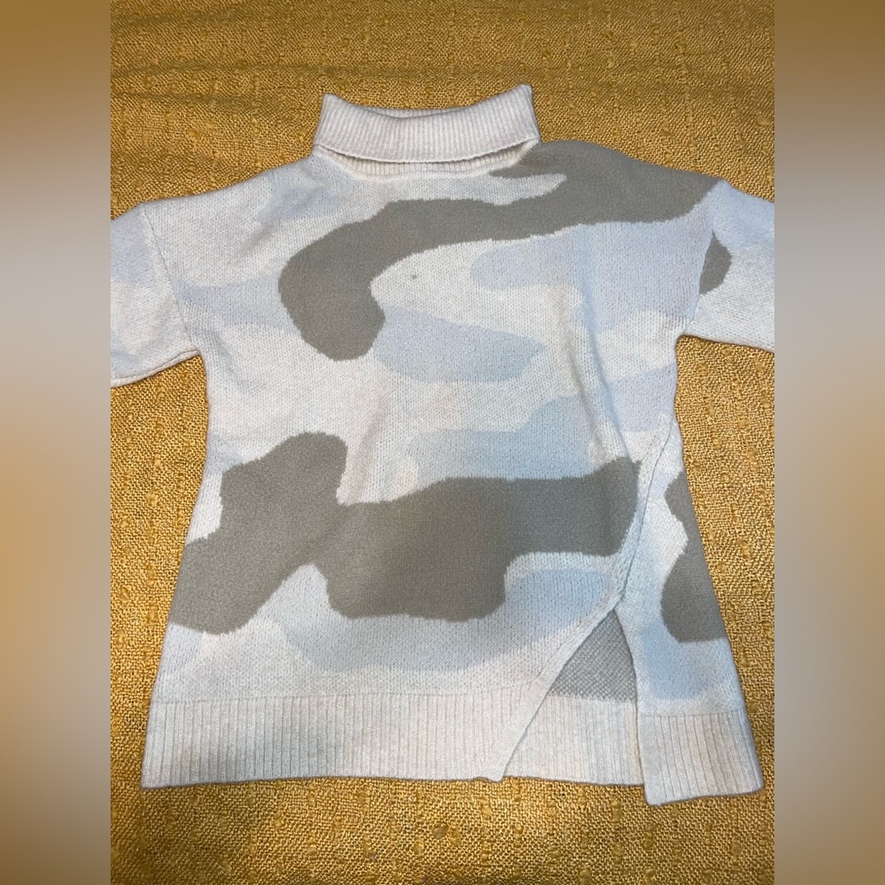 Express Turtleneck Sweater - Picture 4 of 9